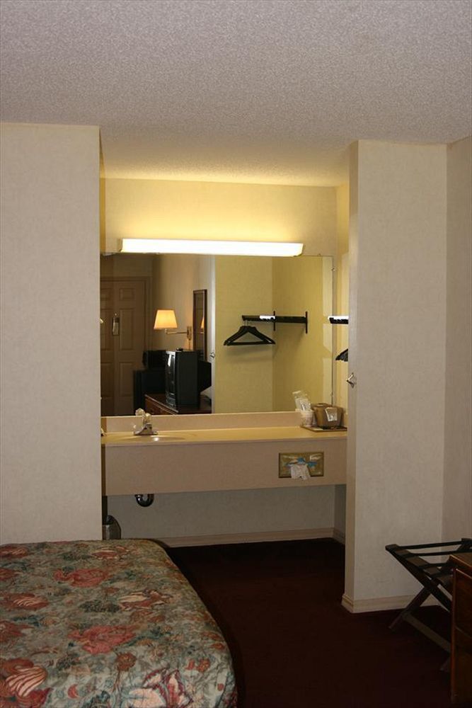 יוריקה ספרינגס Swiss Village Inn חדר תמונה