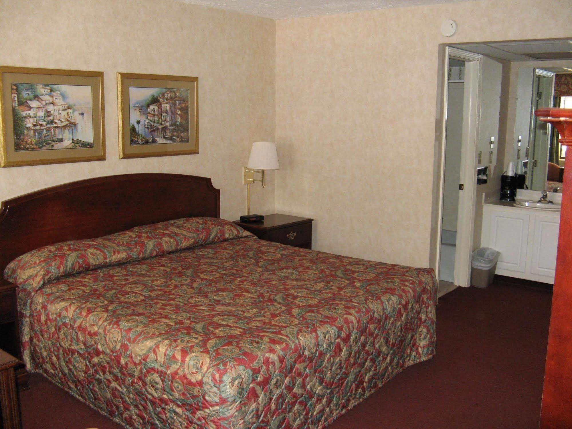 יוריקה ספרינגס Swiss Village Inn חדר תמונה