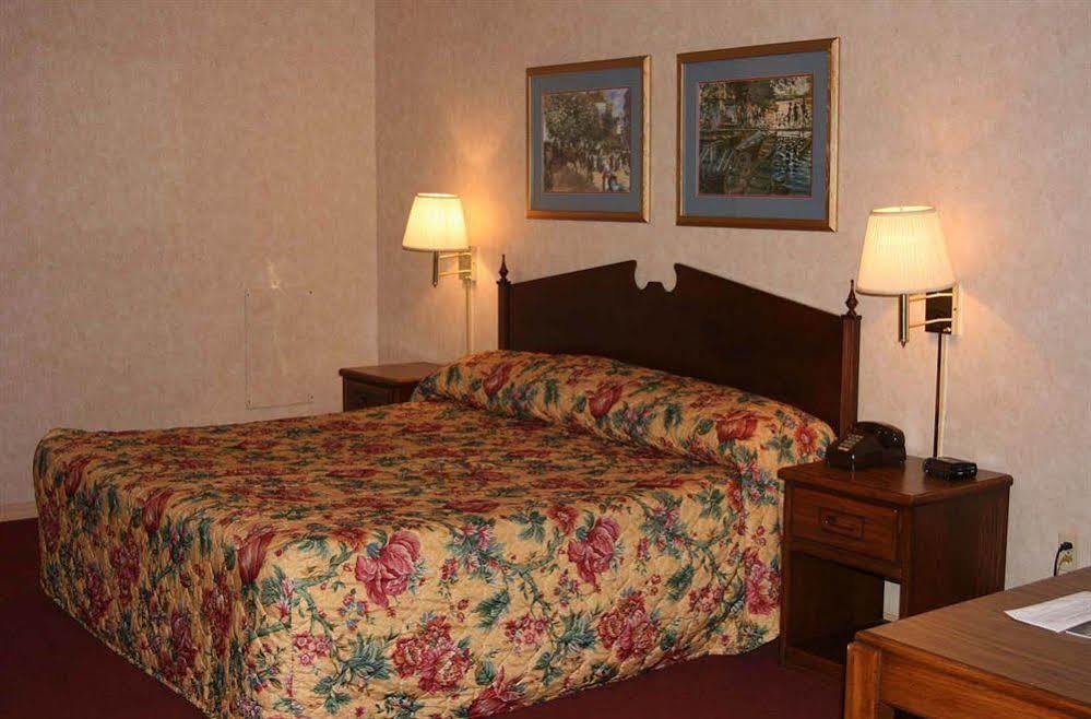 יוריקה ספרינגס Swiss Village Inn מראה חיצוני תמונה